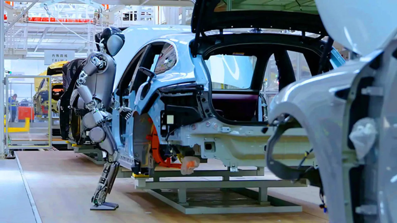 1 000 robots humanoides prets a envahir les usines ubtech promet une revolution industrielle avant la fin de lannee