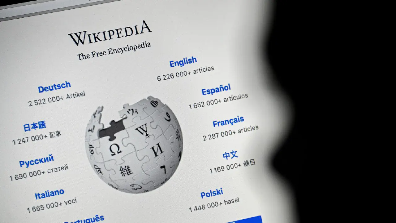 L encyclopedie en ligne wikipedia alerte sur une baisse de frequentation a cause de l intelligence artificielle