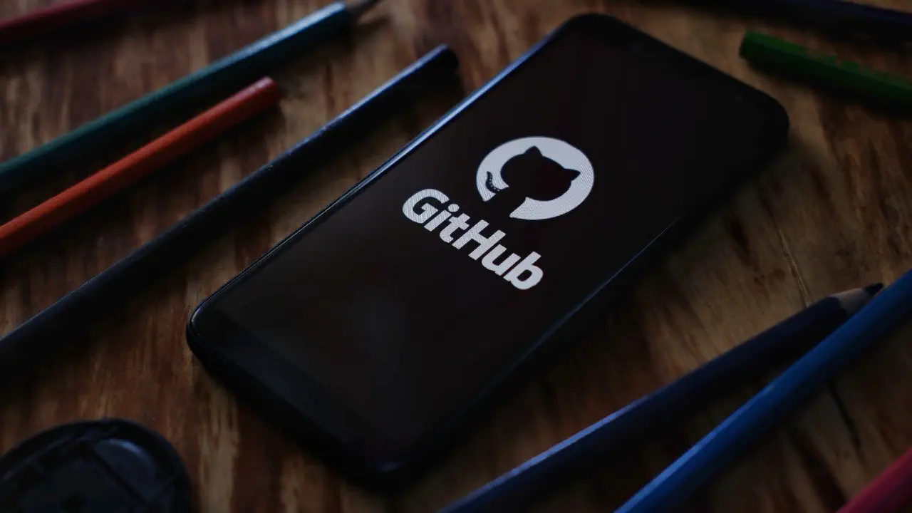 GitHub piégé : des agents de code IA exécutent un malware via un dépôt apparemment propre