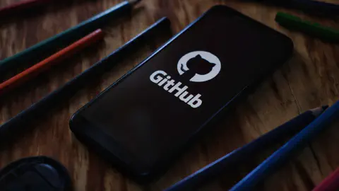 GitHub piégé : des agents de code IA exécutent un malware via un dépôt apparemment propre