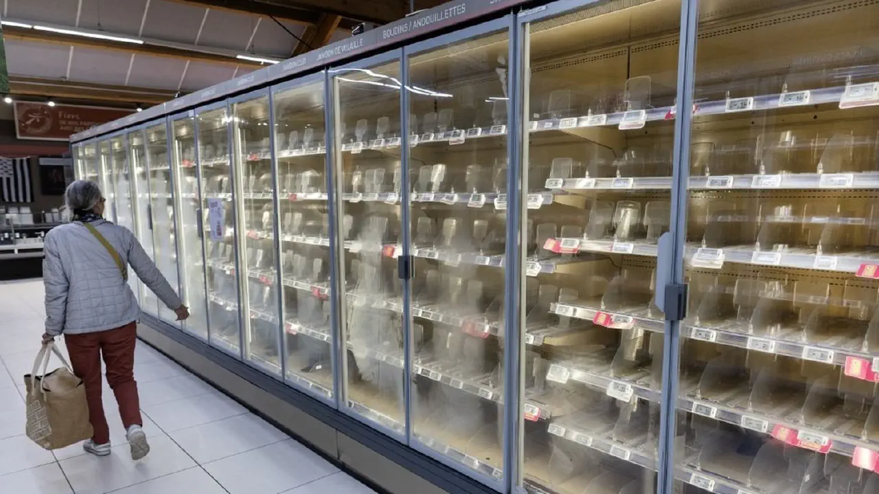 "Un risque que beaucoup d'entreprises sous-estiment" : pourquoi les frigos de supermarchés et autres objets connectés sont-ils si vulnérables face aux cyberattaques ?